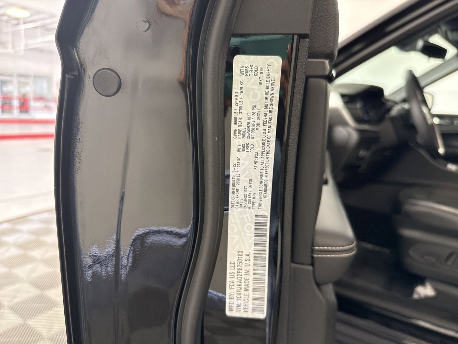 Used 2023 Jeep Grand Cherokee L Laredo image 29