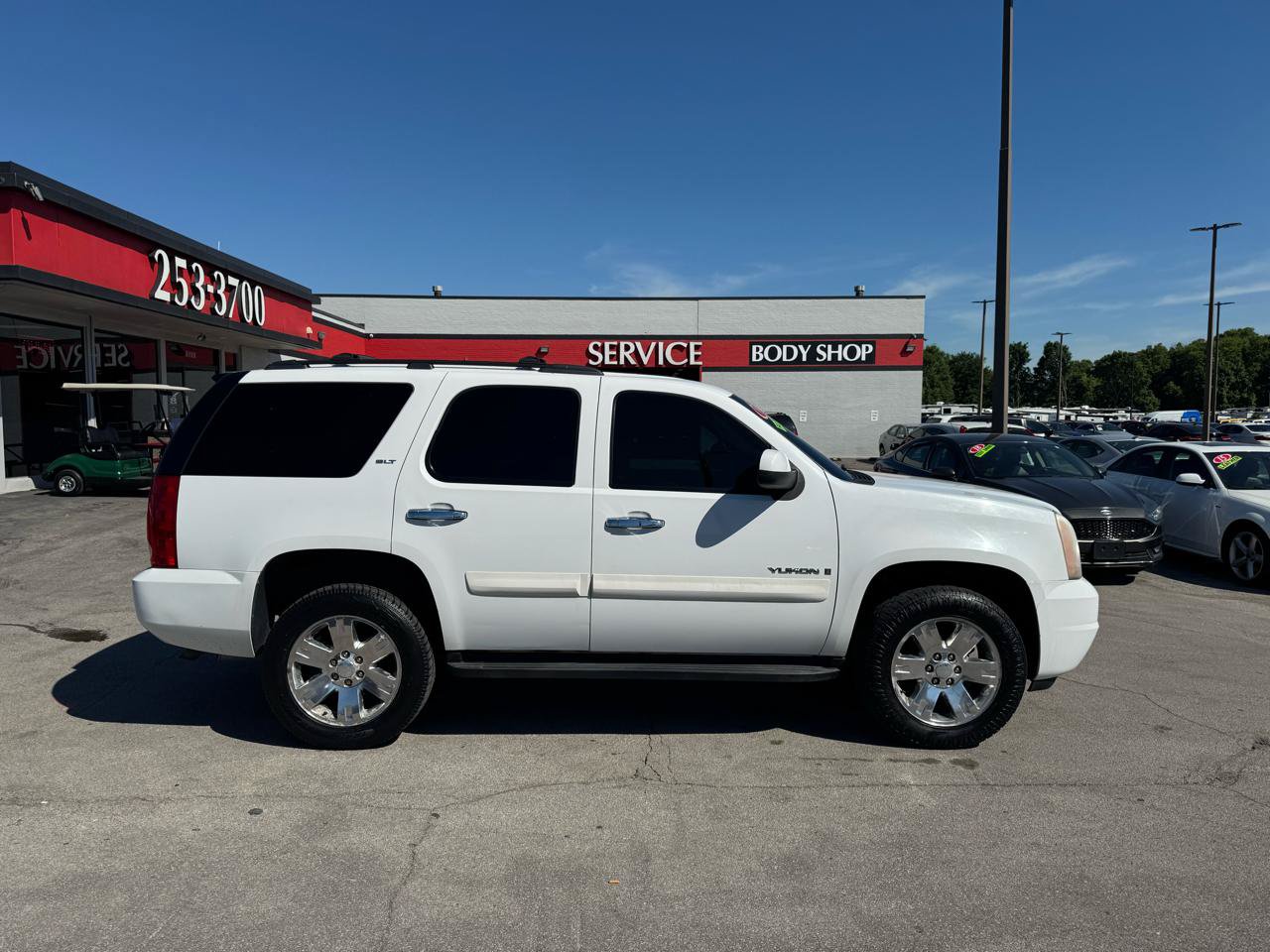 Used 2008 GMC Yukon SLT w/ SLT Preferred Equipment Group AWD/4WD image 2