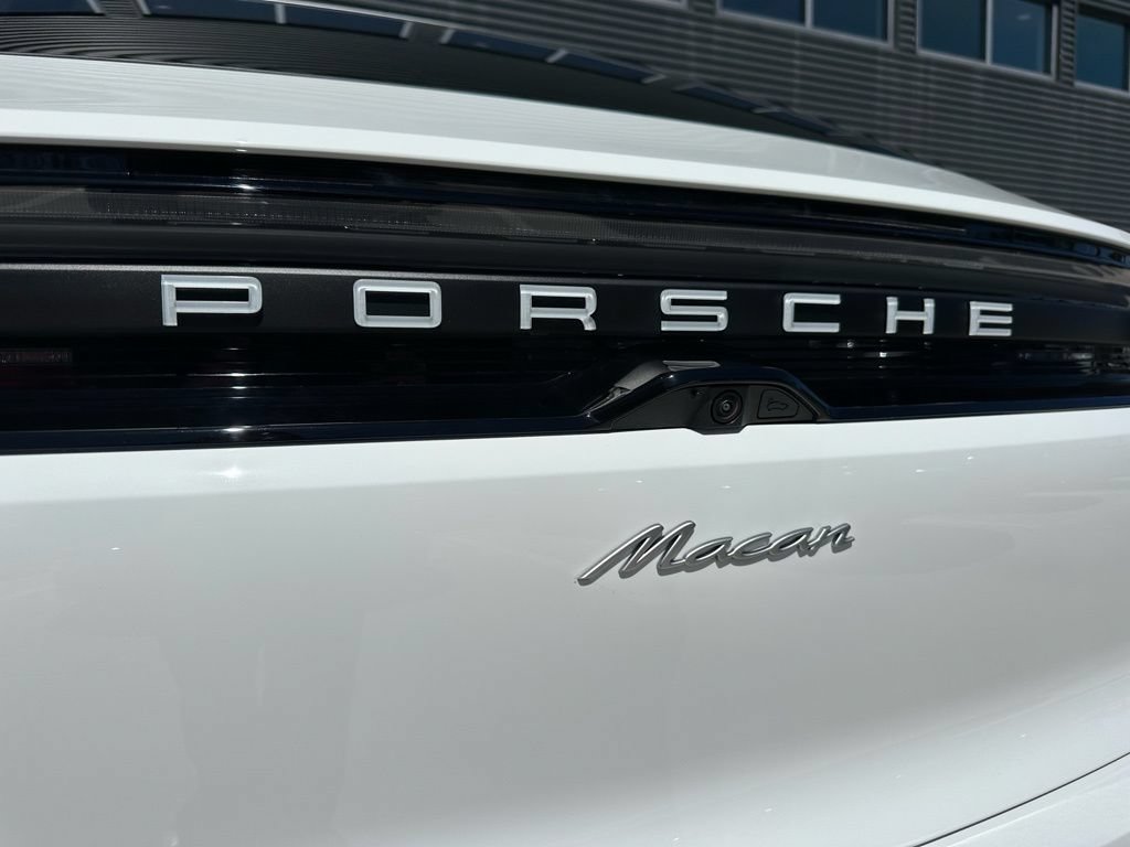 Used 2026 Porsche Macan Electric RWD image 14