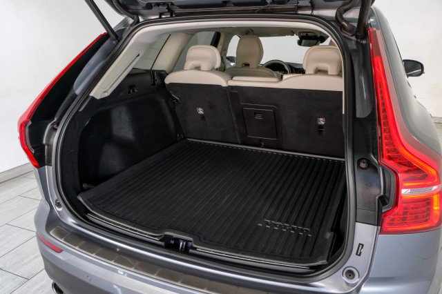 Used 2021 Volvo XC60 T5 Momentum w/ Protection Package Premier FWD image 58