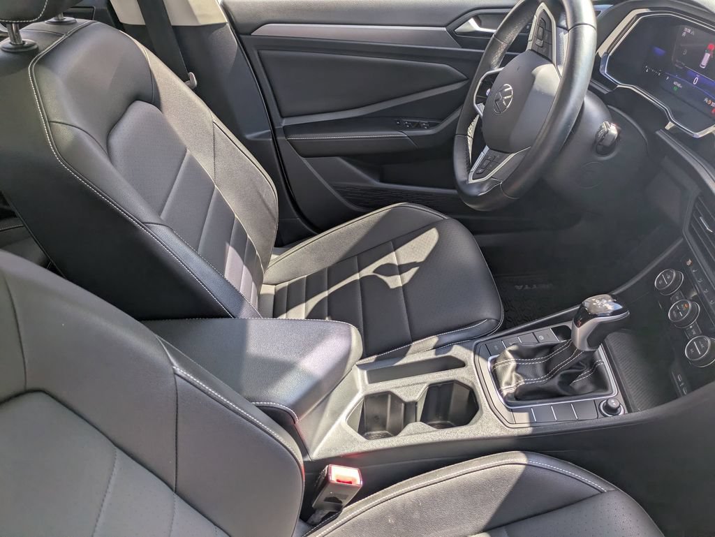 Used 2023 Volkswagen Jetta SE FWD image 32