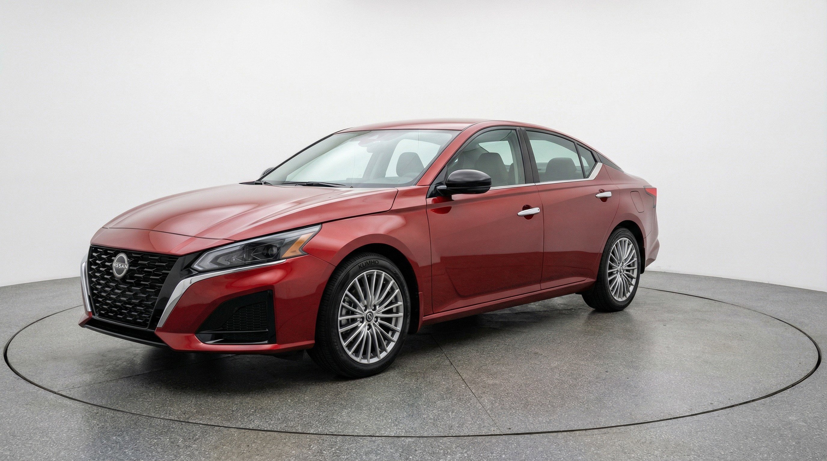 Used 2025 Nissan Altima 2.5 SV image 3