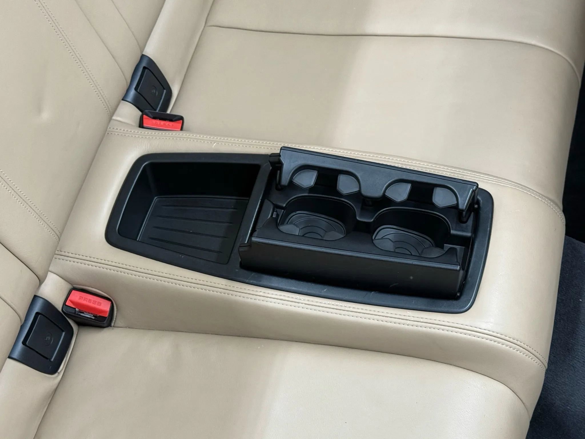 Used 2016 BMW M4 Convertible image 40