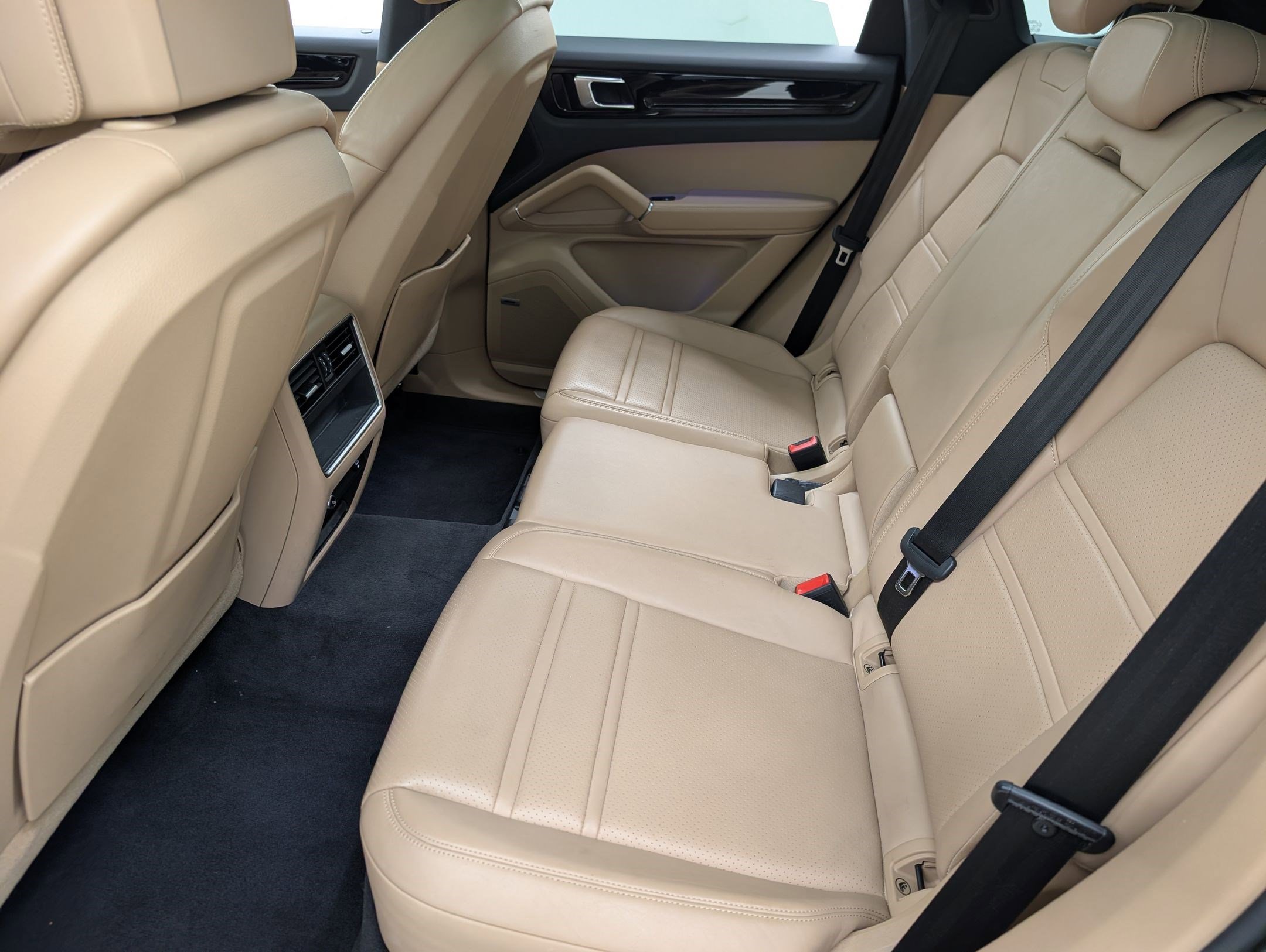 Used 2021 Porsche Cayenne image 15