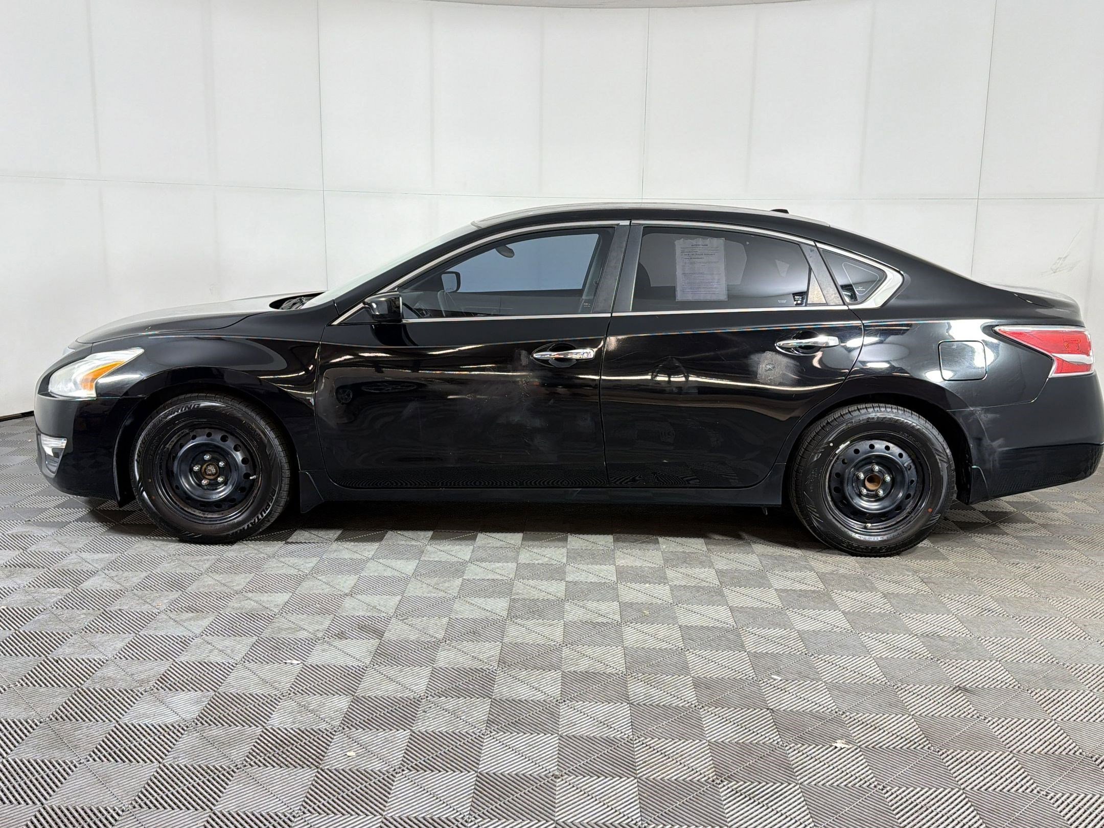 Used 2015 Nissan Altima 2.5 S w/ Power Driver Seat Package image 2