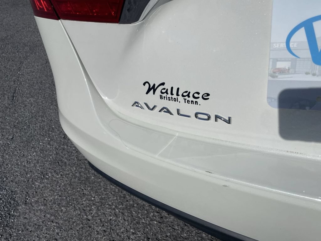 Used 2015 Toyota Avalon Limited FWD image 7