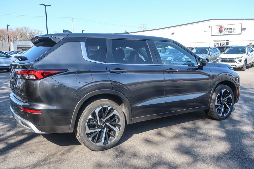 Used 2024 Mitsubishi Outlander image 10