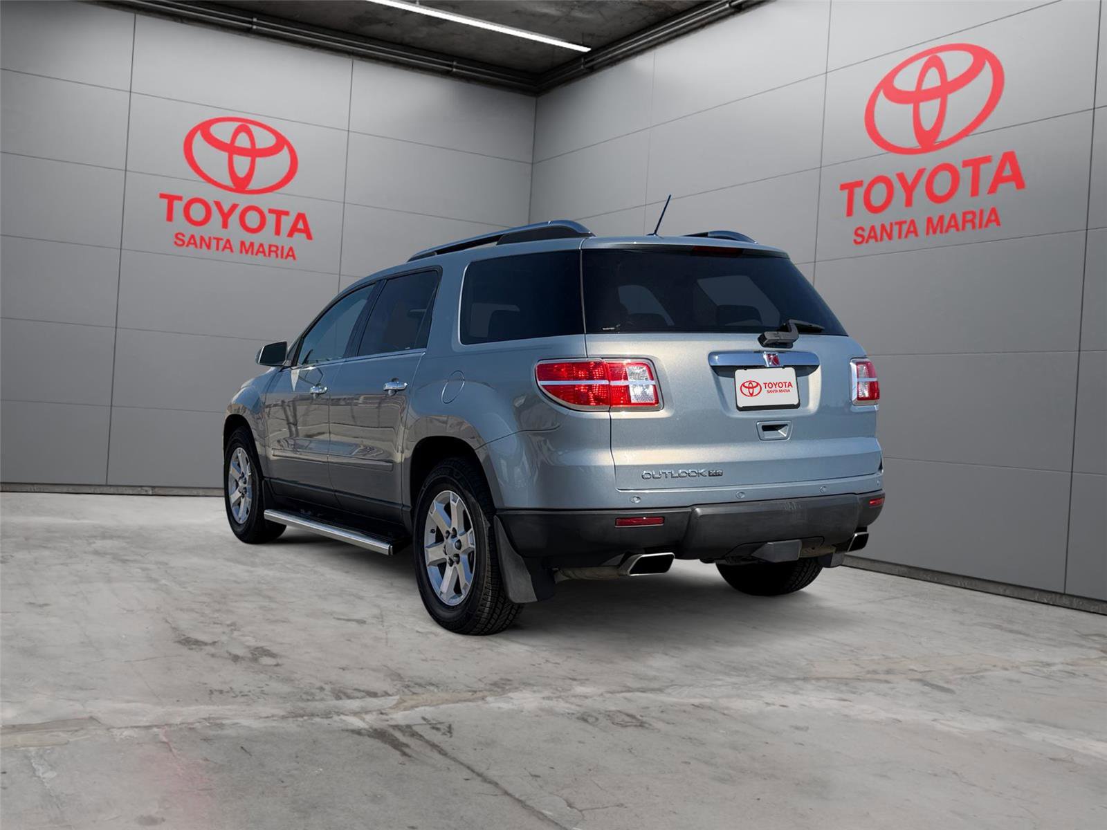 Used 2008 Saturn Outlook XR w/ Premium Trim Package image 2