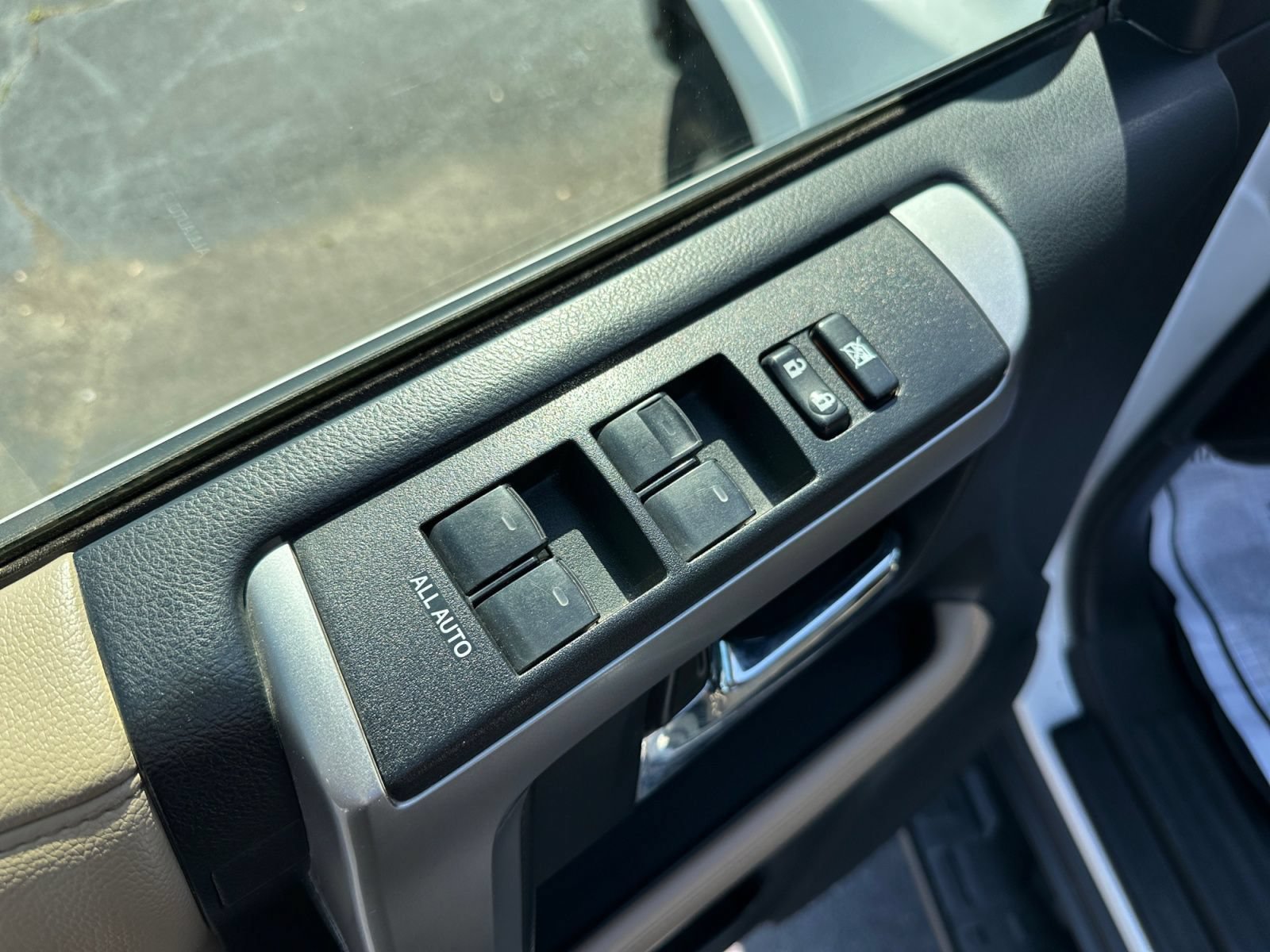 Used 2019 Toyota 4Runner SR5 Premium w/ Convenience Package AWD/4WD image 19