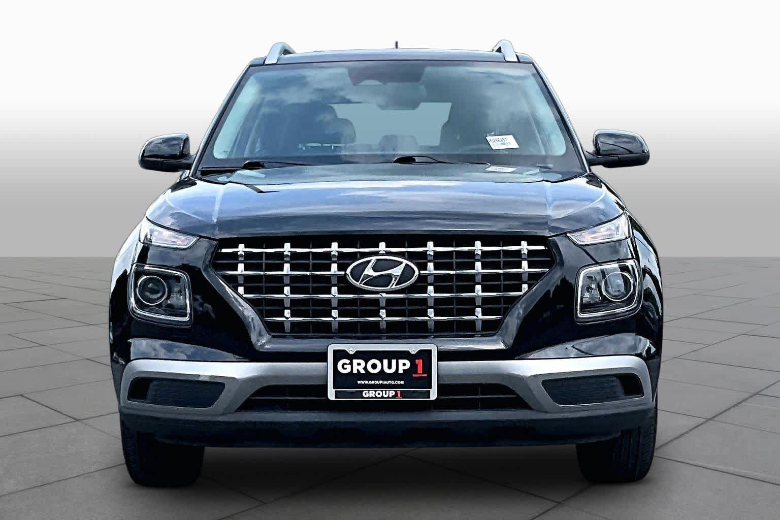 Used 2023 Hyundai Venue SEL w/ Cargo Package FWD image 4