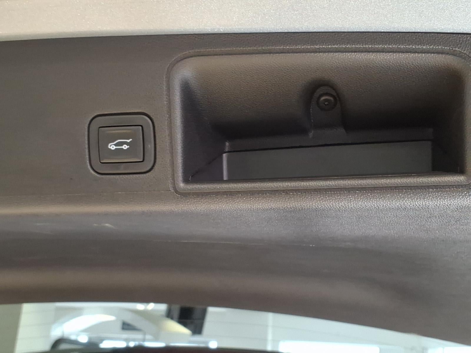 Used 2023 GMC Terrain SLT AWD/4WD image 13