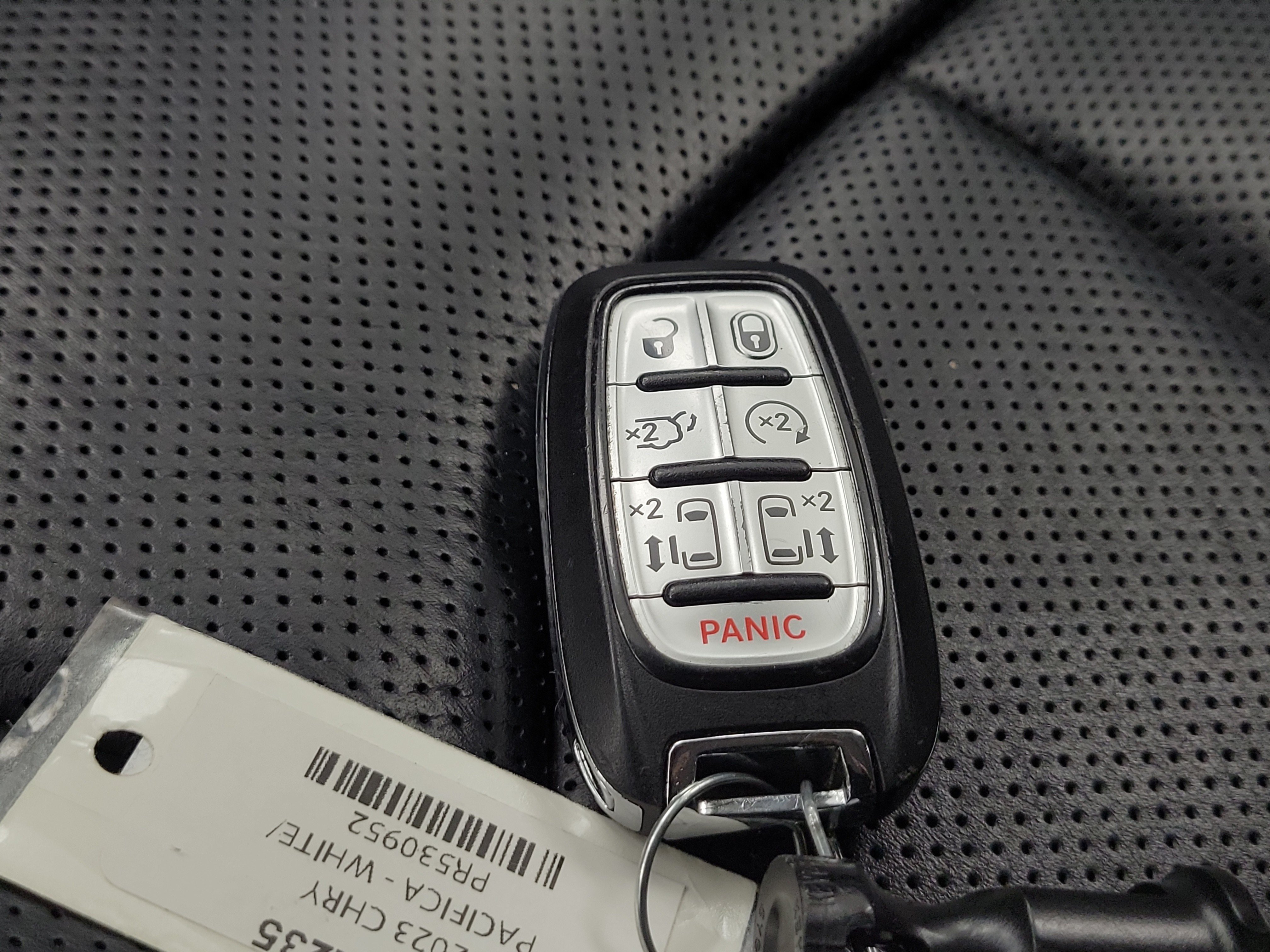 Used 2023 Chrysler Pacifica Limited FWD image 26