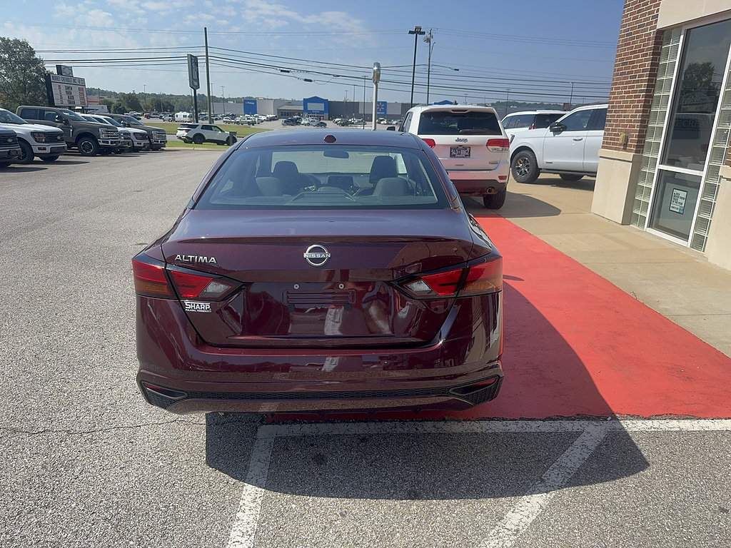 Used 2025 Nissan Altima 2.5 SV FWD image 13