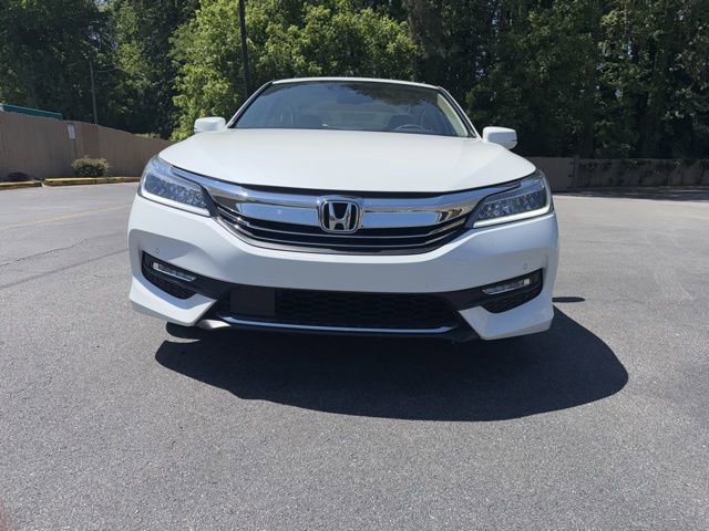 Used 2017 Honda Accord Touring image 3