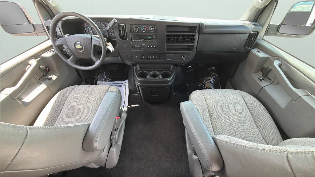 Certified 2025 Chevrolet Express 3500 LT w/ LT Preferred Equipment Group RWD image 32