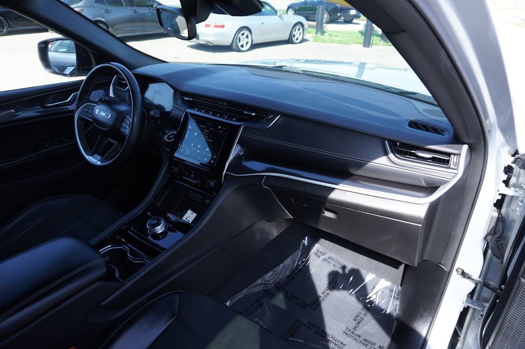 Used 2023 Jeep Grand Cherokee L Laredo AWD/4WD image 30