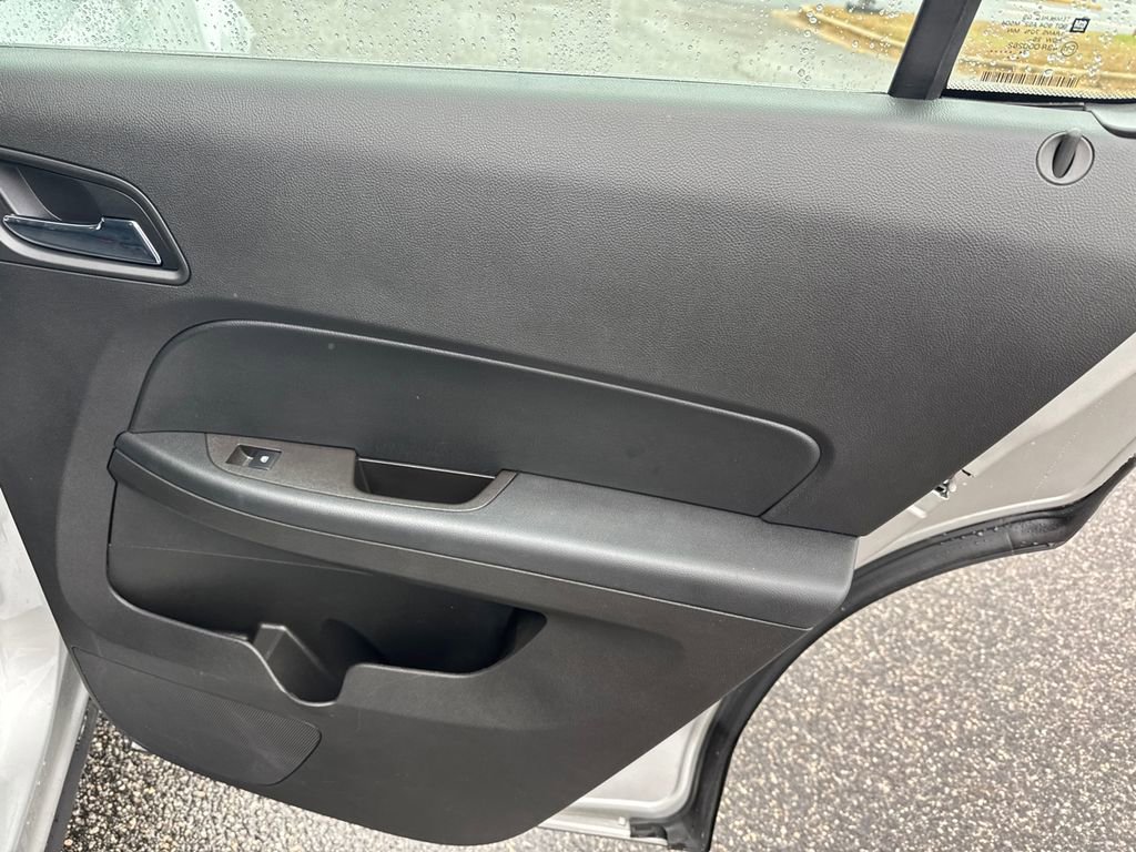 Used 2015 Chevrolet Equinox LS image 16
