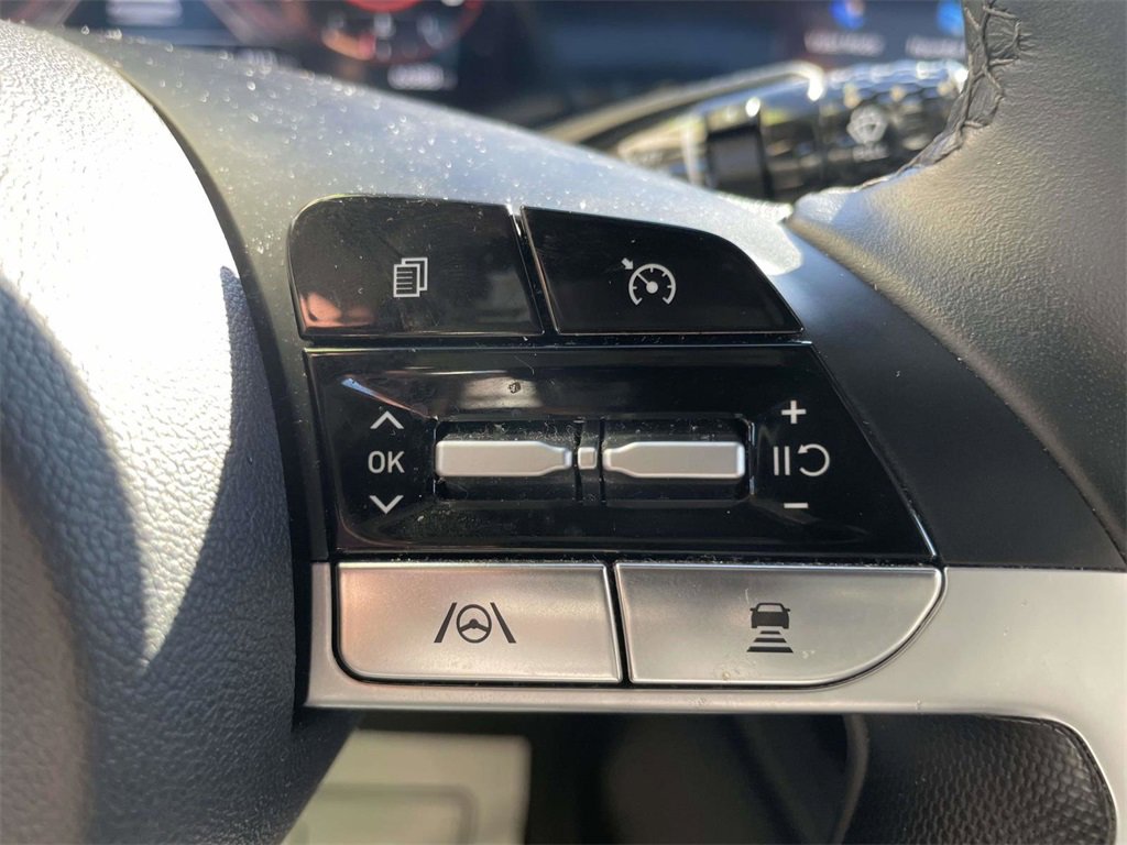 Used 2023 Hyundai Elantra Limited w/ Cargo Package image 26