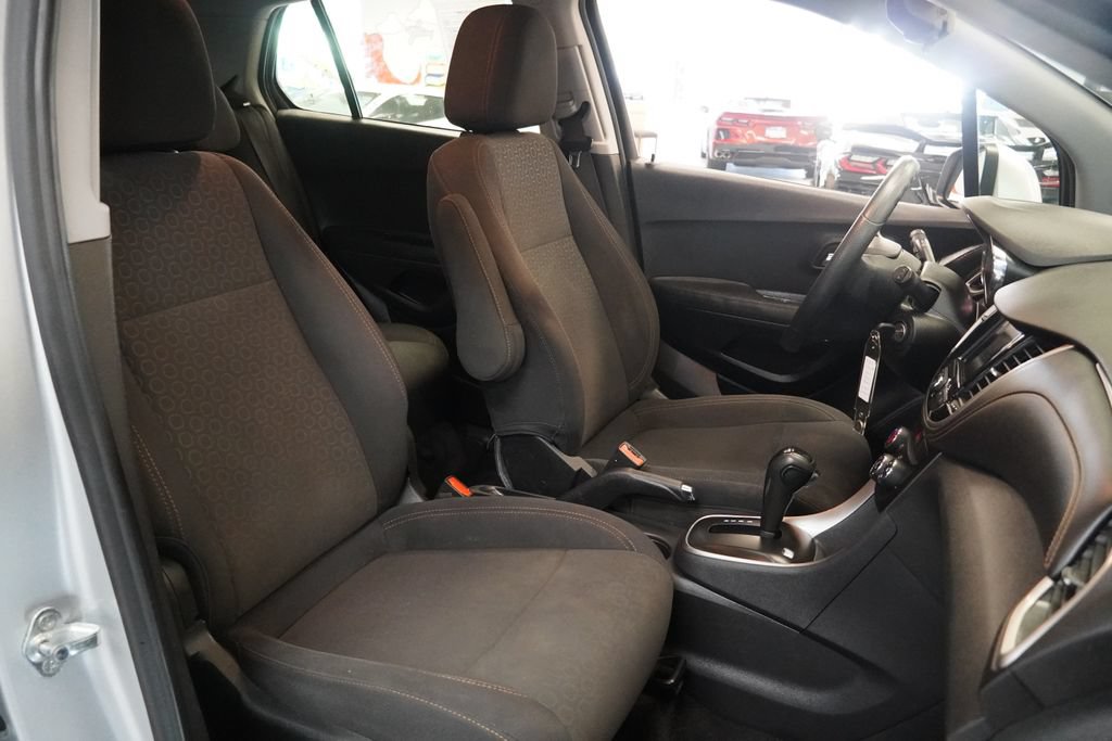 Used 2020 Chevrolet Trax LS AWD/4WD image 19