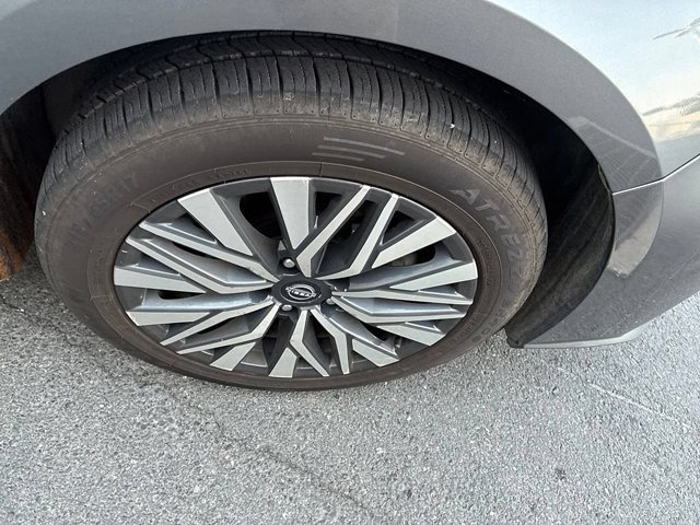 Used 2024 Nissan Altima 2.5 SV FWD image 21