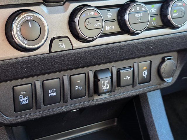 Used 2023 Toyota Tacoma TRD Off-Road image 32