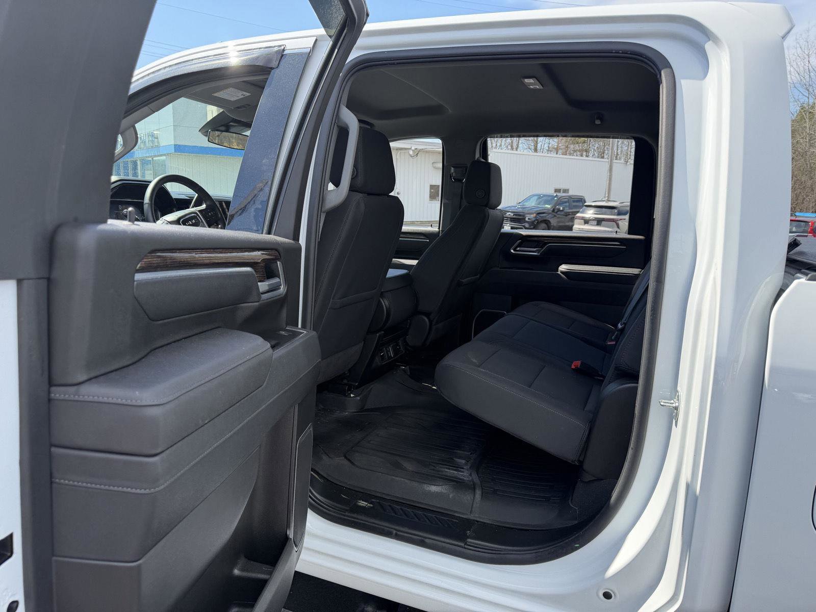 Used 2025 GMC Sierra 2500 SLE image 11