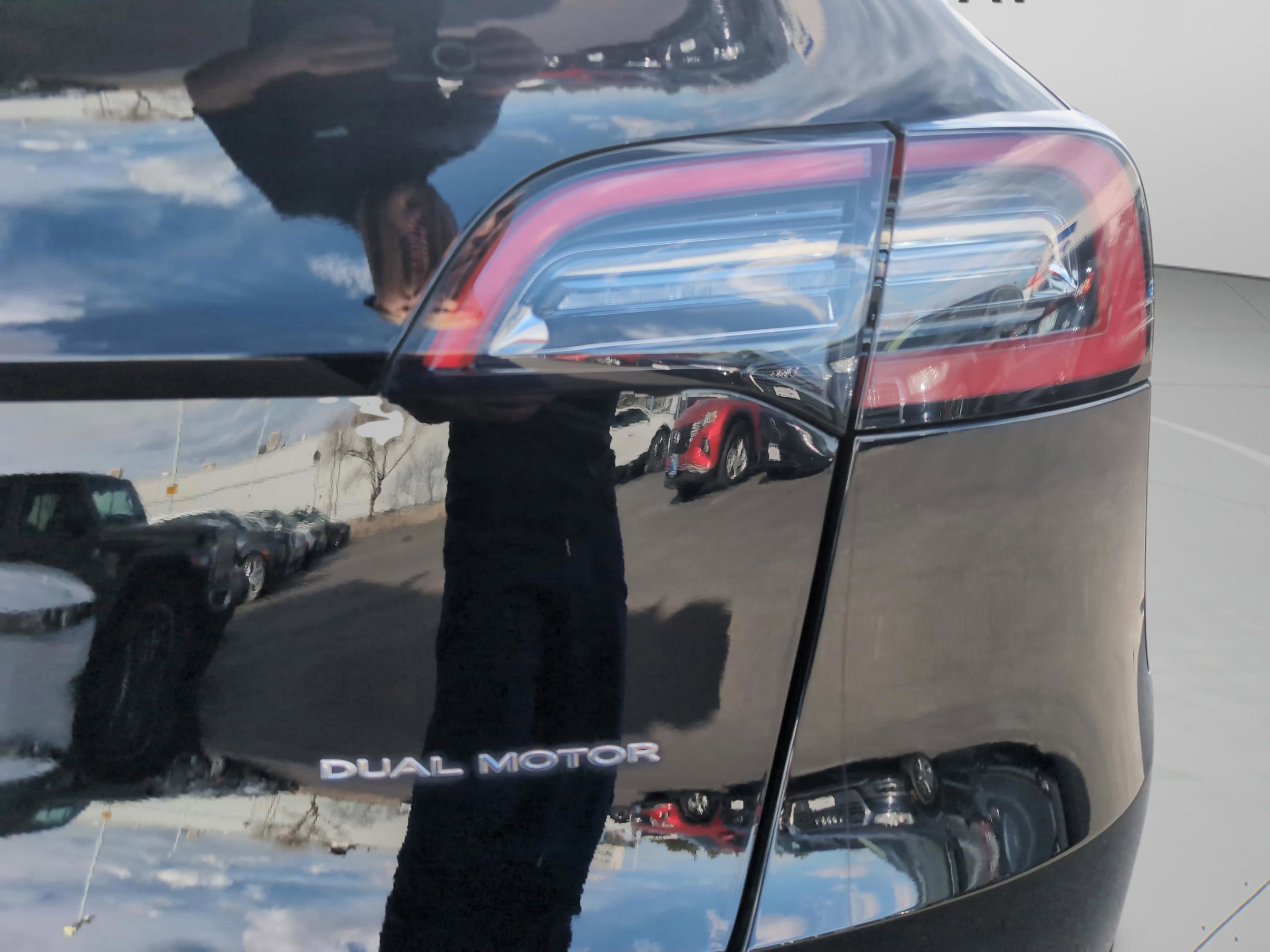 Used 2023 Tesla Model Y Long Range image 30