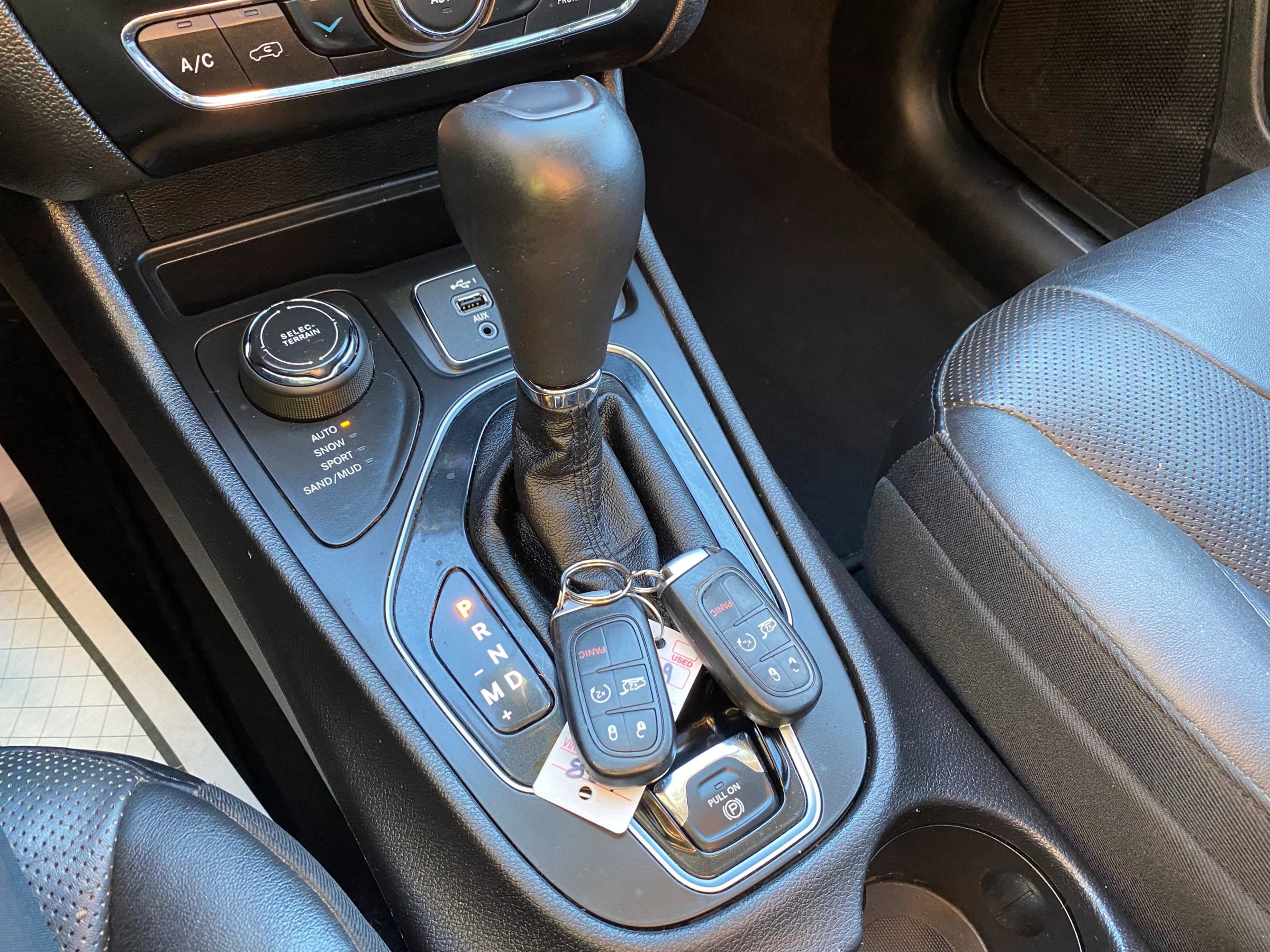 Used 2019 Jeep Cherokee Limited image 23