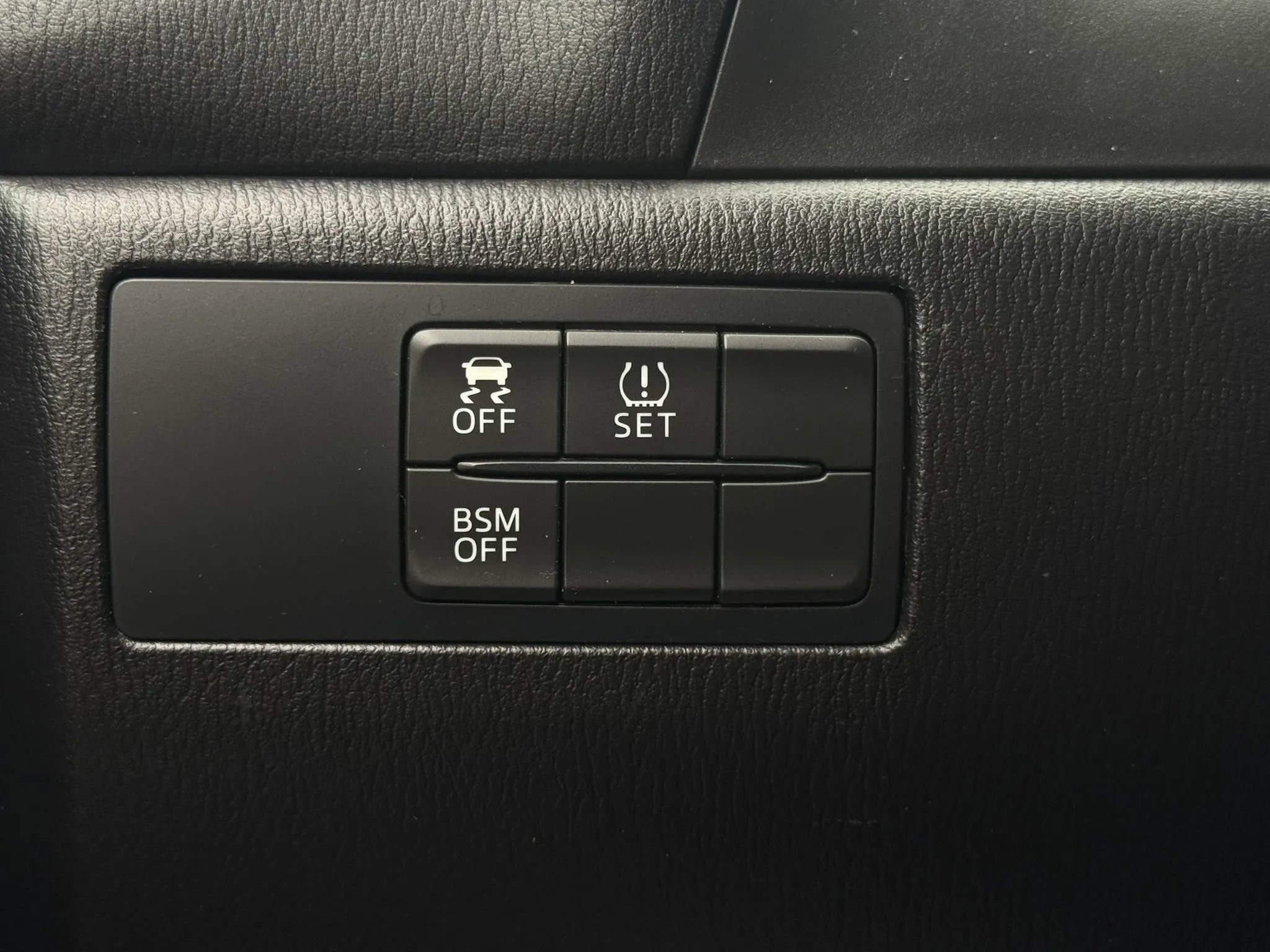 Used 2015 MAZDA MAZDA3 i Touring FWD image 25