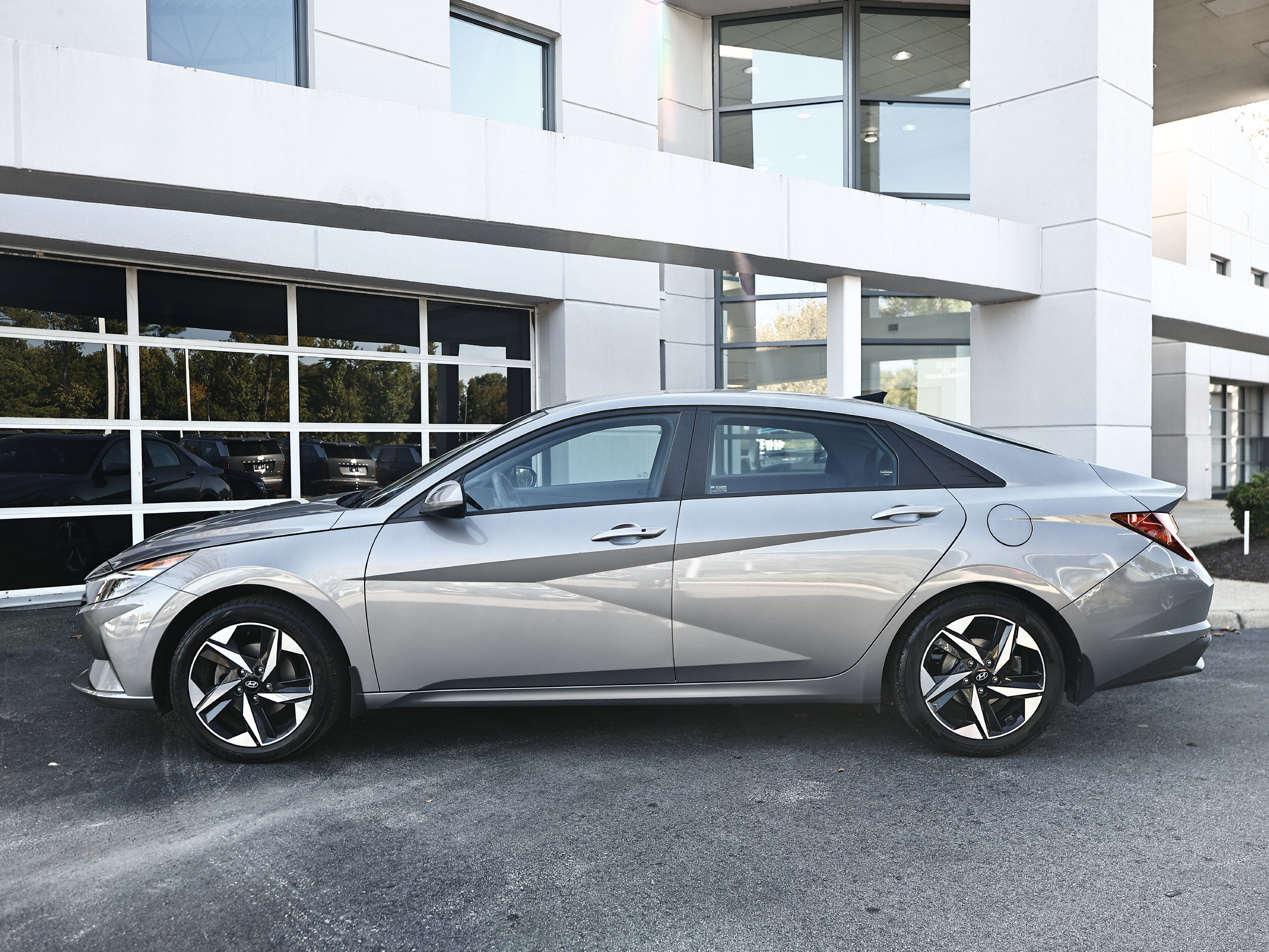 Used 2023 Hyundai Elantra SEL w/ Convenience Package FWD image 9