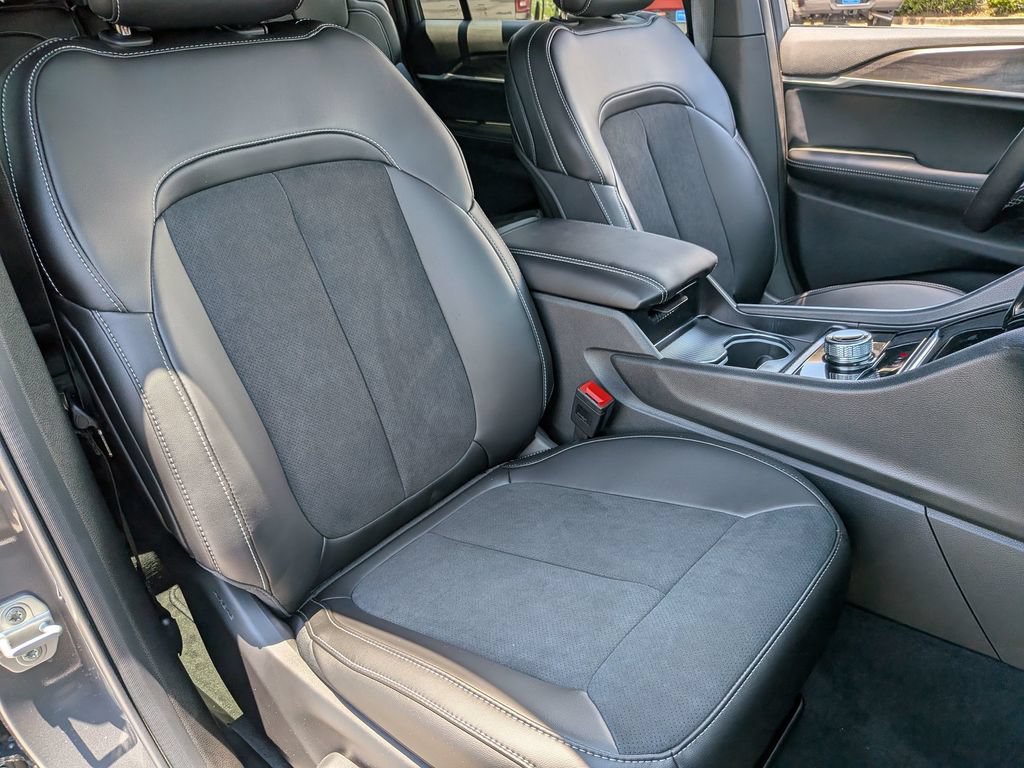 New 2026 Jeep Grand Cherokee L 2WD image 32