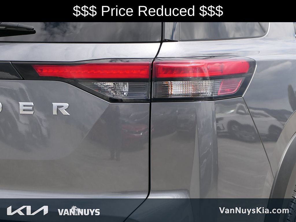Used 2025 Nissan Pathfinder SV FWD image 23