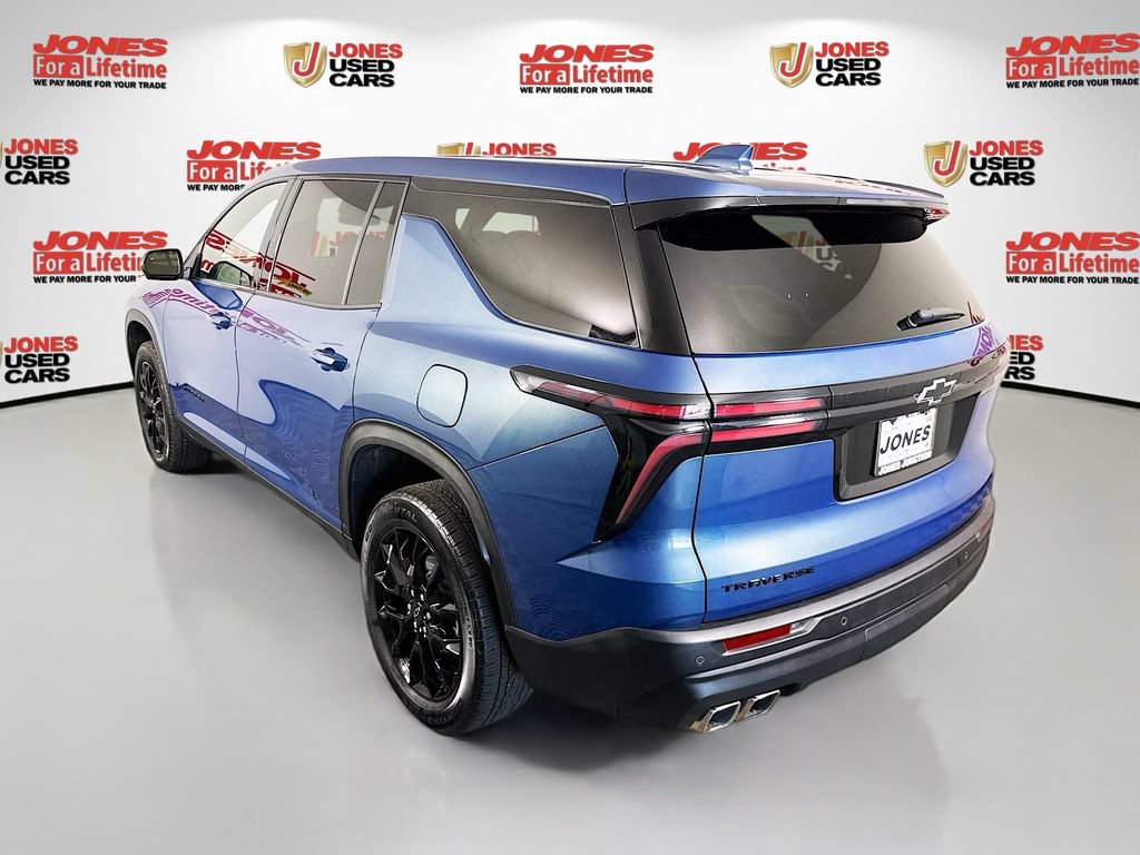 Used 2024 Chevrolet Traverse LS w/ Midnight/Sport Edition FWD image 2