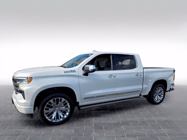 Used 2023 Chevrolet Silverado 1500 High Country w/ Technology Package AWD/4WD image 3