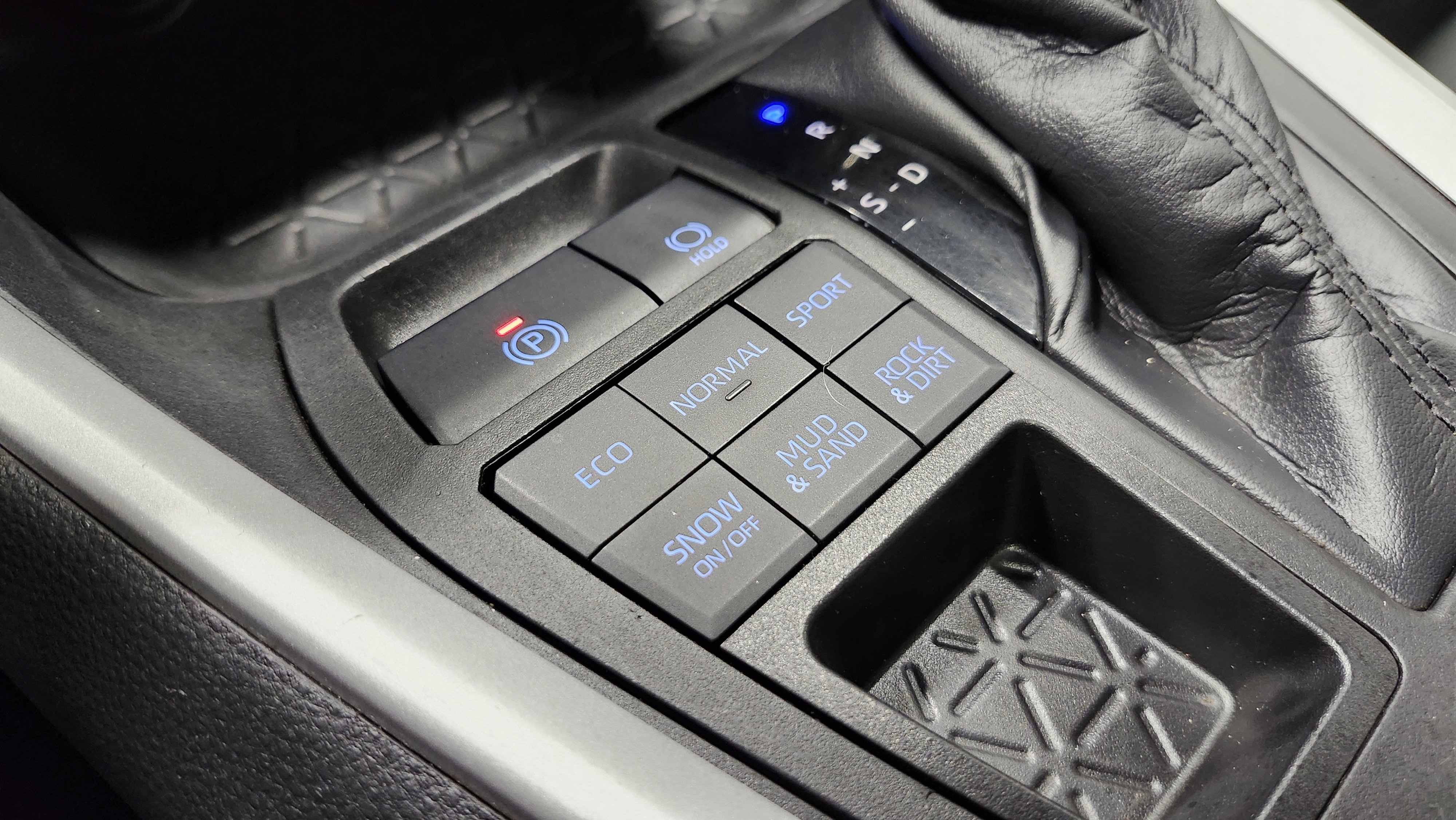 Used 2022 Toyota RAV4 XLE w/ Convenience Package image 10