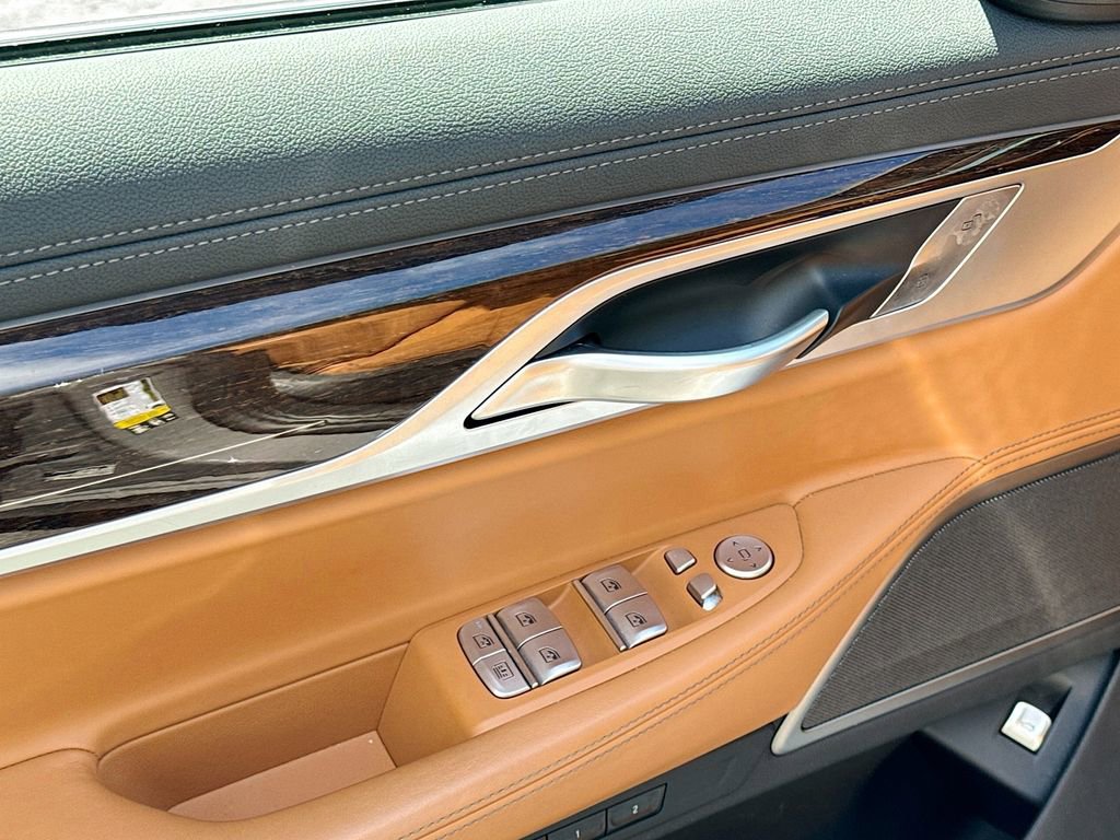 Used 2022 BMW 740i xDrive w/ Premium Package image 19
