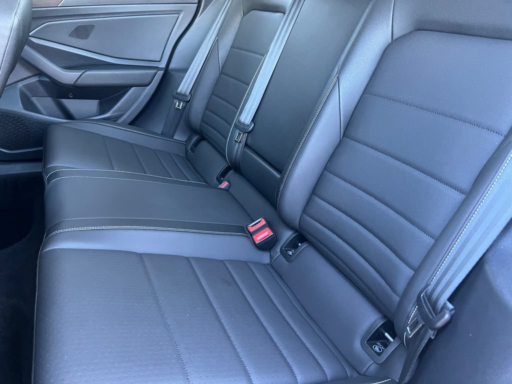 Used 2024 Volkswagen Jetta SE FWD image 13