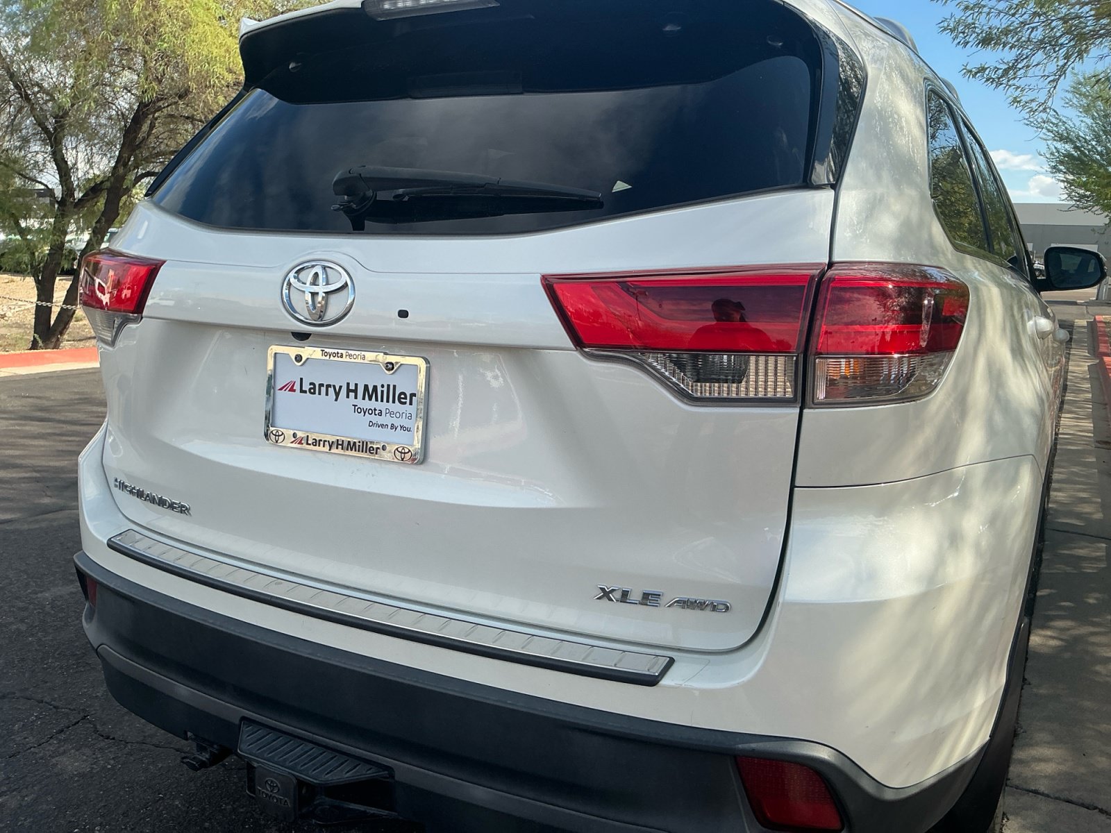 Used 2017 Toyota Highlander XLE AWD/4WD image 24