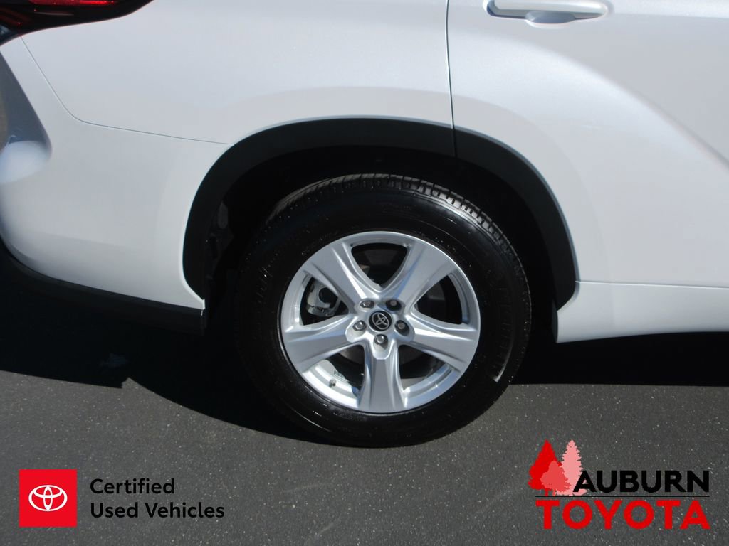 Certified 2025 Toyota Highlander LE image 3