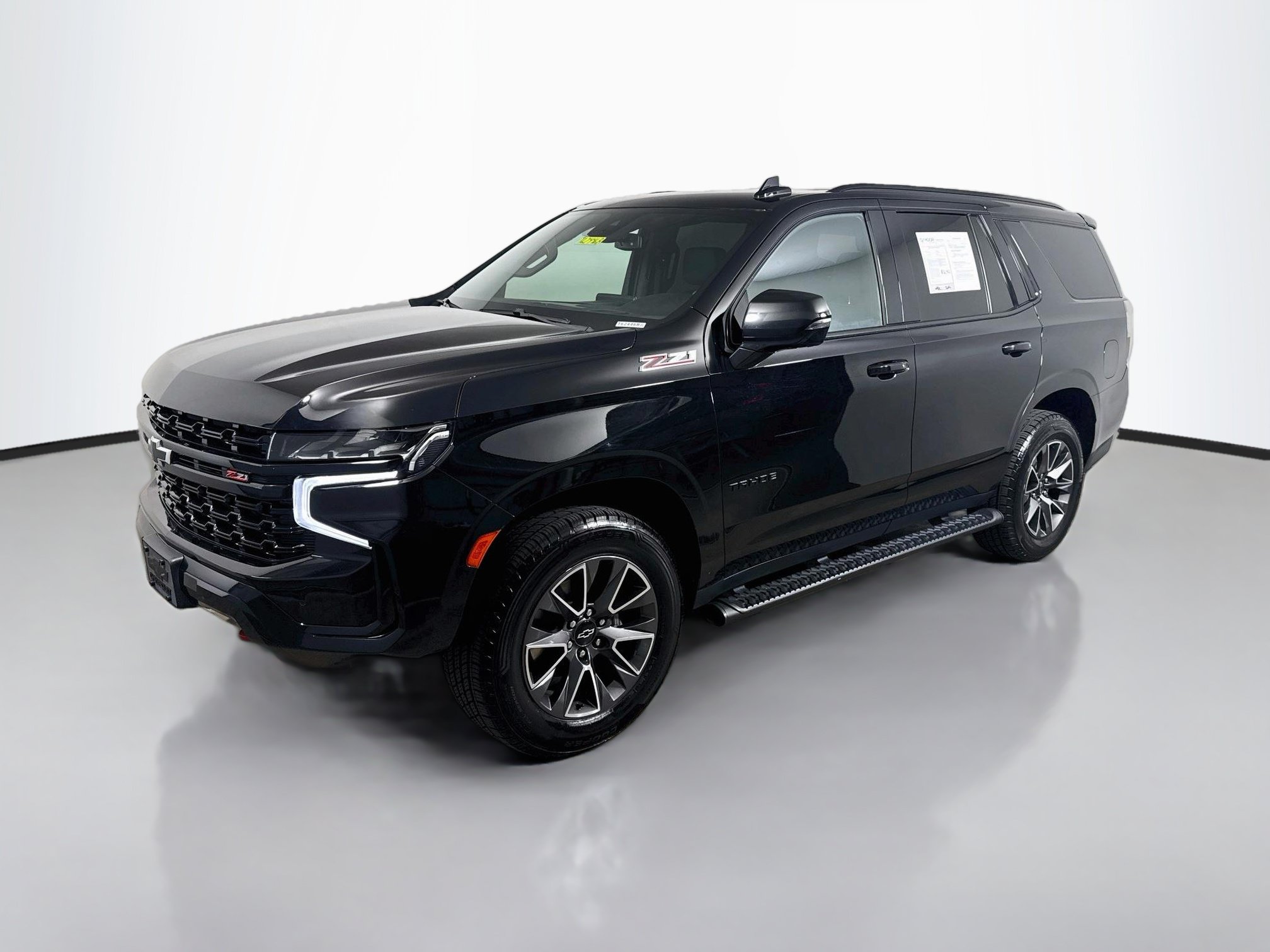 Used 2023 Chevrolet Tahoe Z71 w/ Luxury Package AWD/4WD image 3