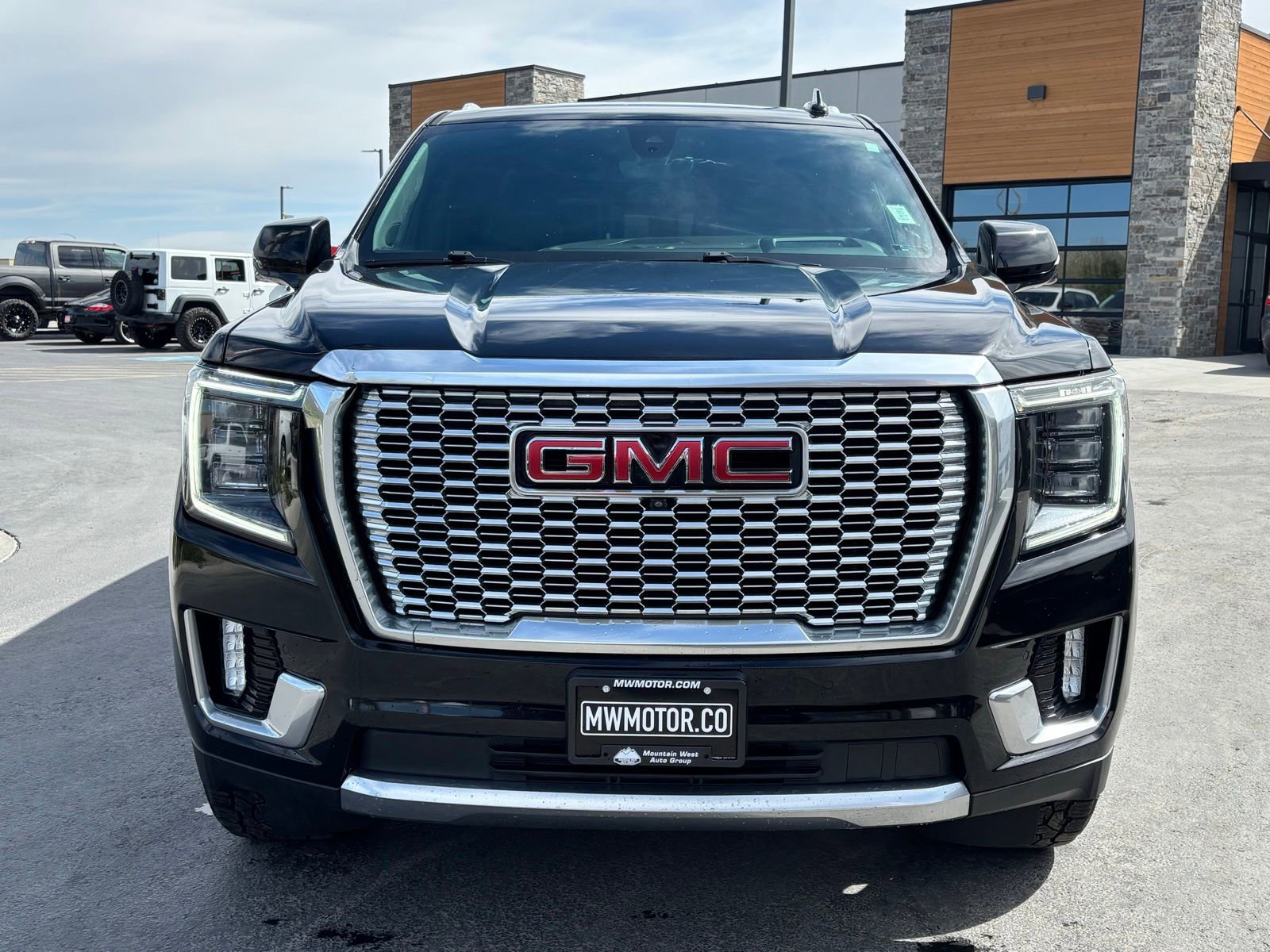 Used 2021 GMC Yukon Denali w/ Denali Premium Package AWD/4WD image 2