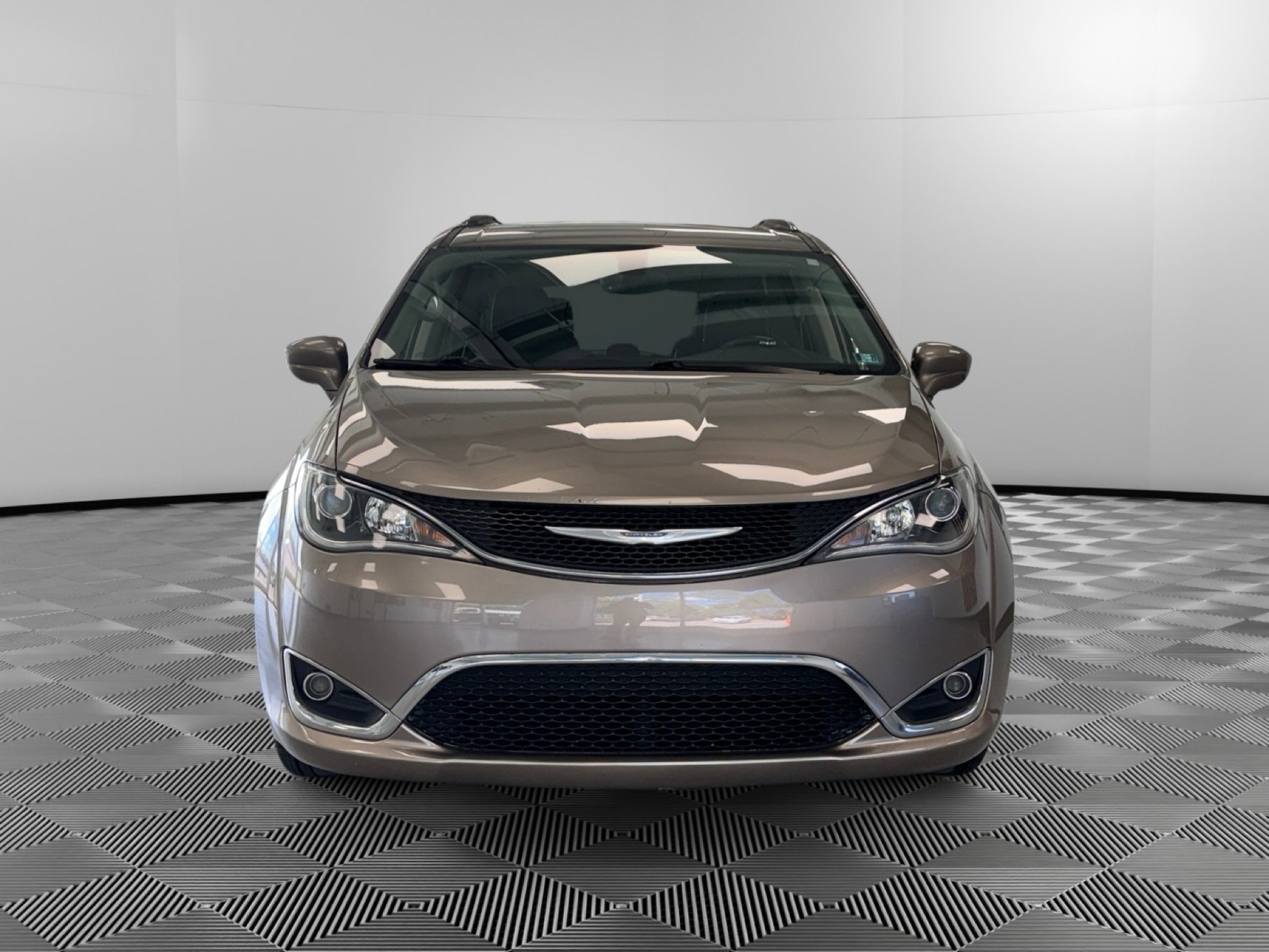 Used 2017 Chrysler Pacifica Touring-L Plus FWD image 3
