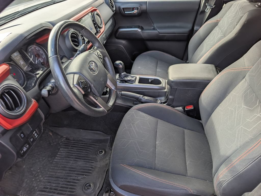 Used 2020 Toyota Tacoma TRD Off-Road AWD/4WD image 11