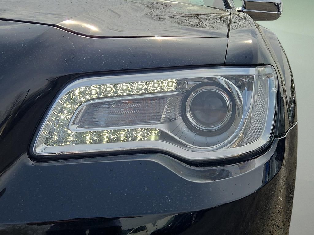 Used 2016 Chrysler 300 C image 9