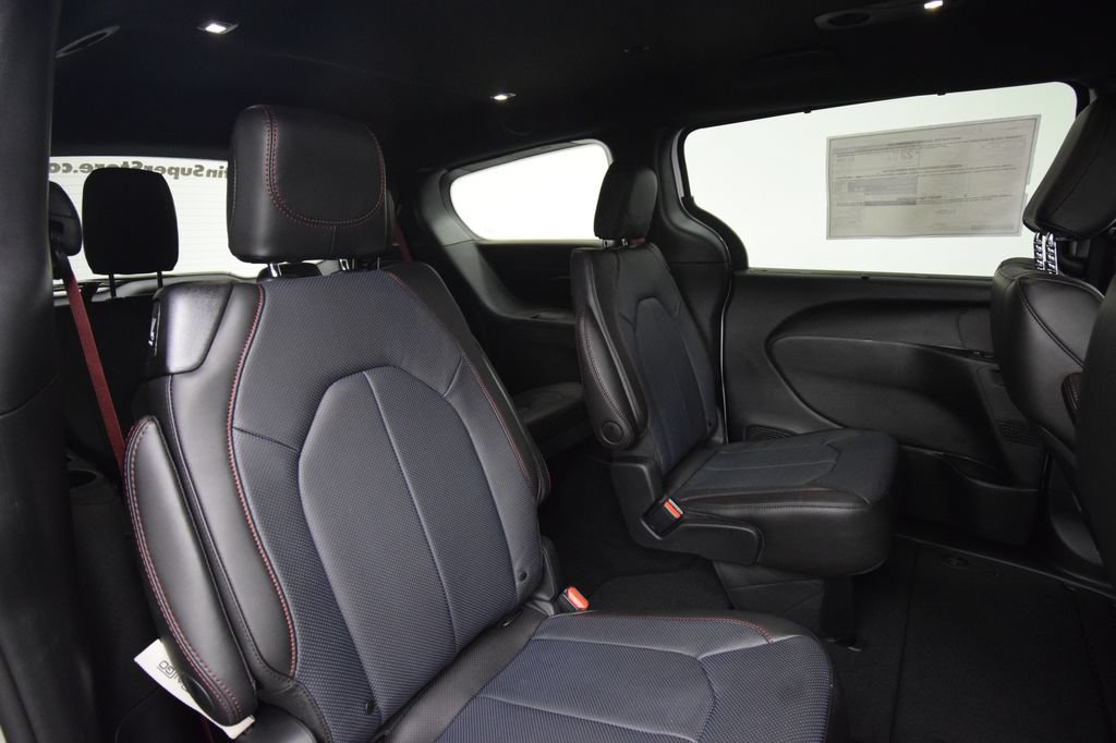 New 2027 Chrysler Pacifica Select FWD image 16