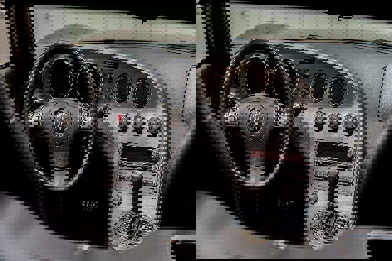 Used 2009 Pontiac Solstice Coupe w/ Premium Package image 14