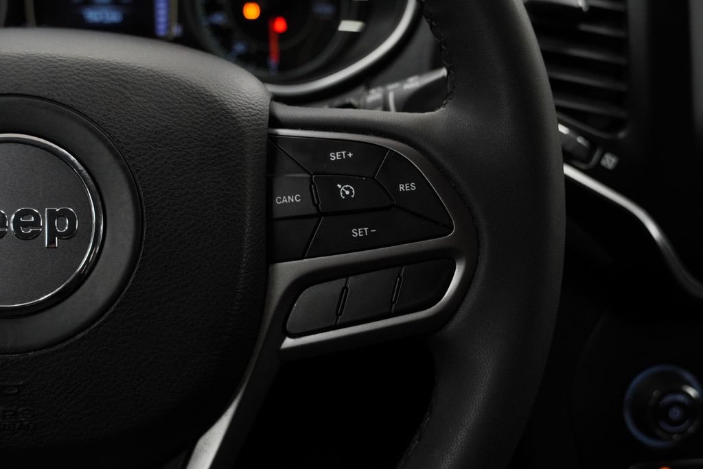 Certified 2021 Jeep Cherokee Latitude Lux AWD/4WD image 38
