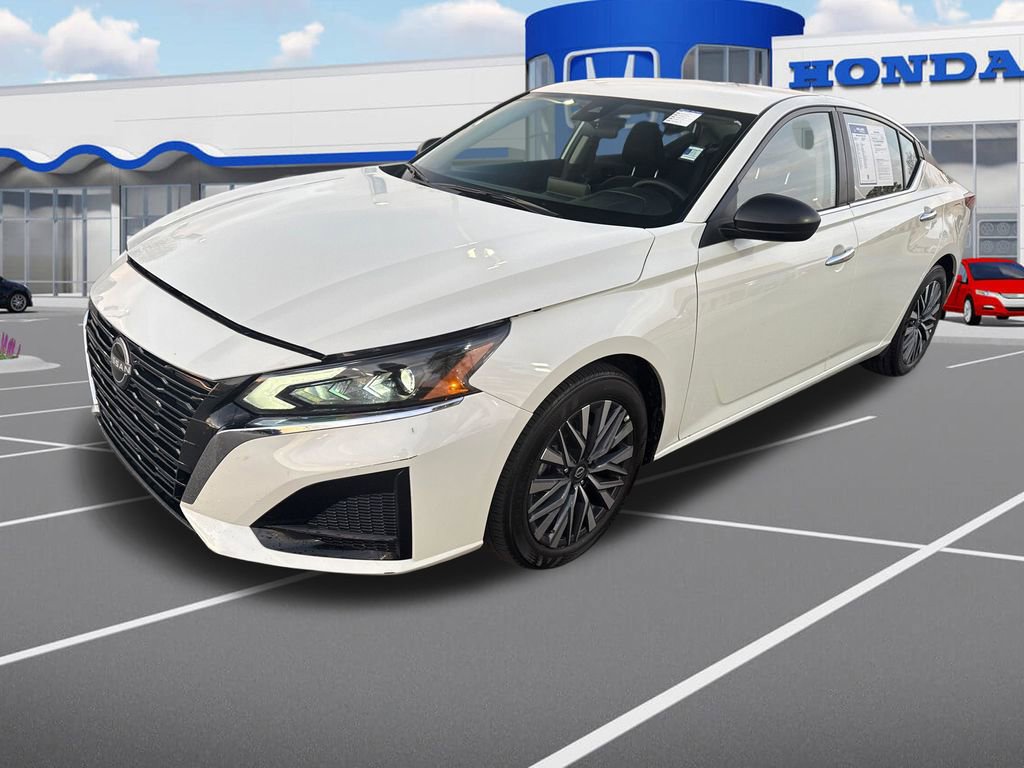 Used 2025 Nissan Altima 2.5 SV FWD image 3
