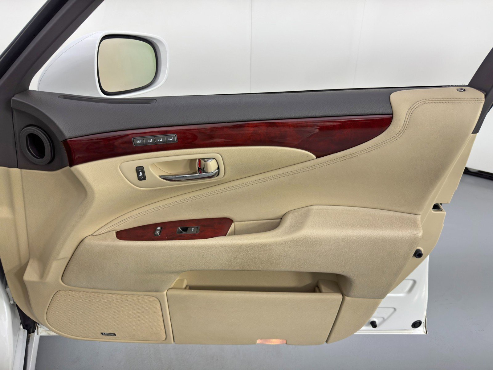 Used 2012 Lexus LS 460 w/ Comfort Pkg image 42