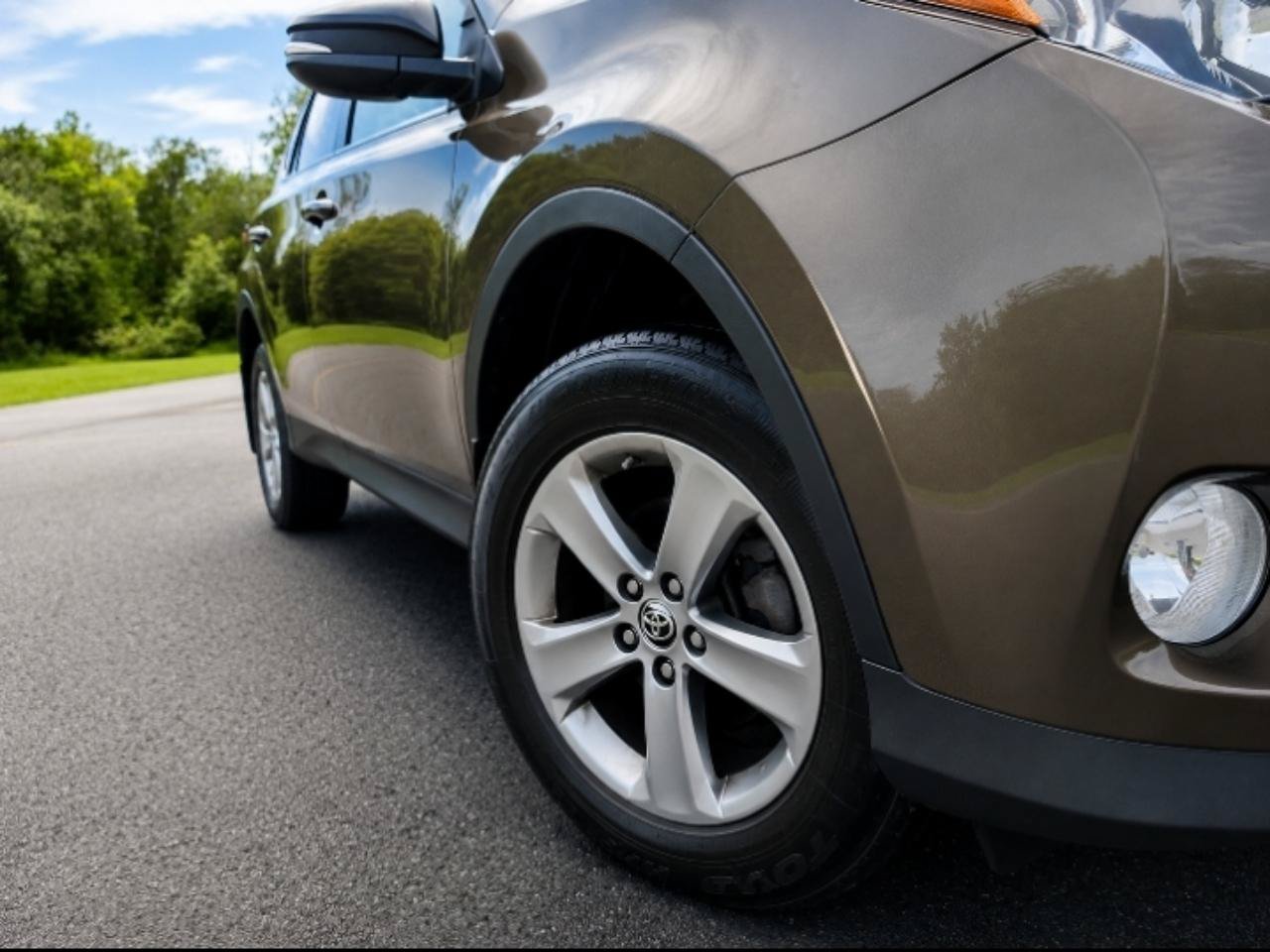 Used 2015 Toyota RAV4 XLE AWD/4WD image 4